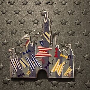 Disney land Hidden Mickey Dapper Dan castle Wave A